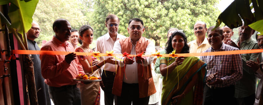 Inauguration of the exhibition Seen from Left to Right: Mayank Mansingh Kaul, Textile Curator, Kāth Padar; Shaikh Saleem Shaikh Abdul Raheman, Clerk, Shri Balasaheb Patil Government Museum, Paithan; Chetan Wakalkar, Trustee, TVAM Foundation; Rasika Wakalkar, Founder-Trustee, TVAM Foundation; Balaji Wange, Dy Commissioner, Textiles, Govt of Maharashtra; Dr. Tejas Garge, Director, Directorate of Archaeology and Museums, Govt. of Maharashtra; Farogh Mukadam, Additional Collector and JMD, MSSIDC; Amrut Patil, Curator, Shri Balasaheb Patil Government Museum, Paithan